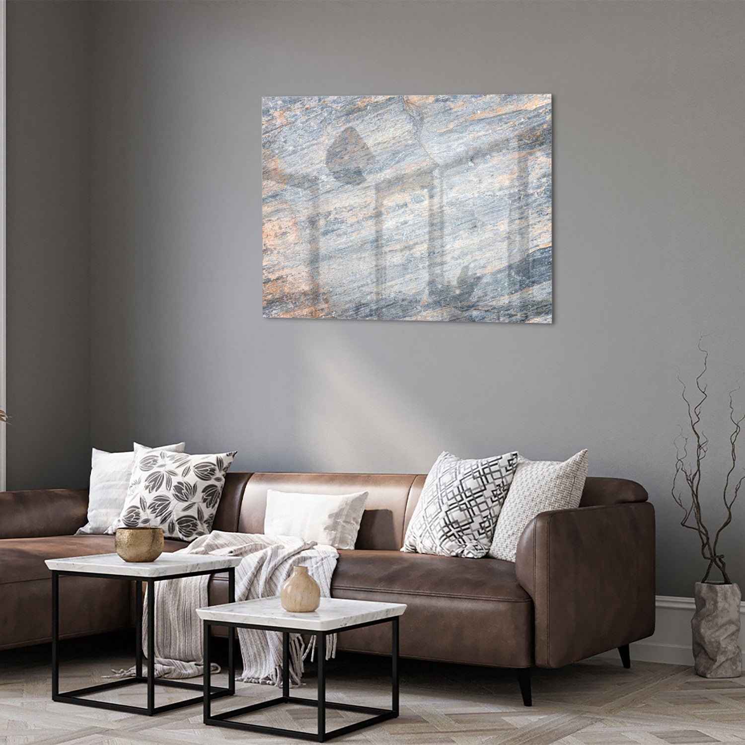 Abstraktes Glasbild mit blauen und orangefarbenen Tönen