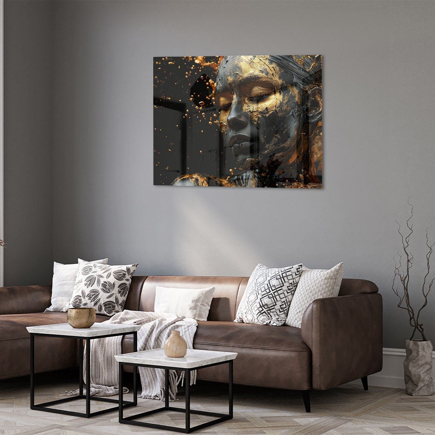 Goldenes Glasbild mit weiblichem Porträt