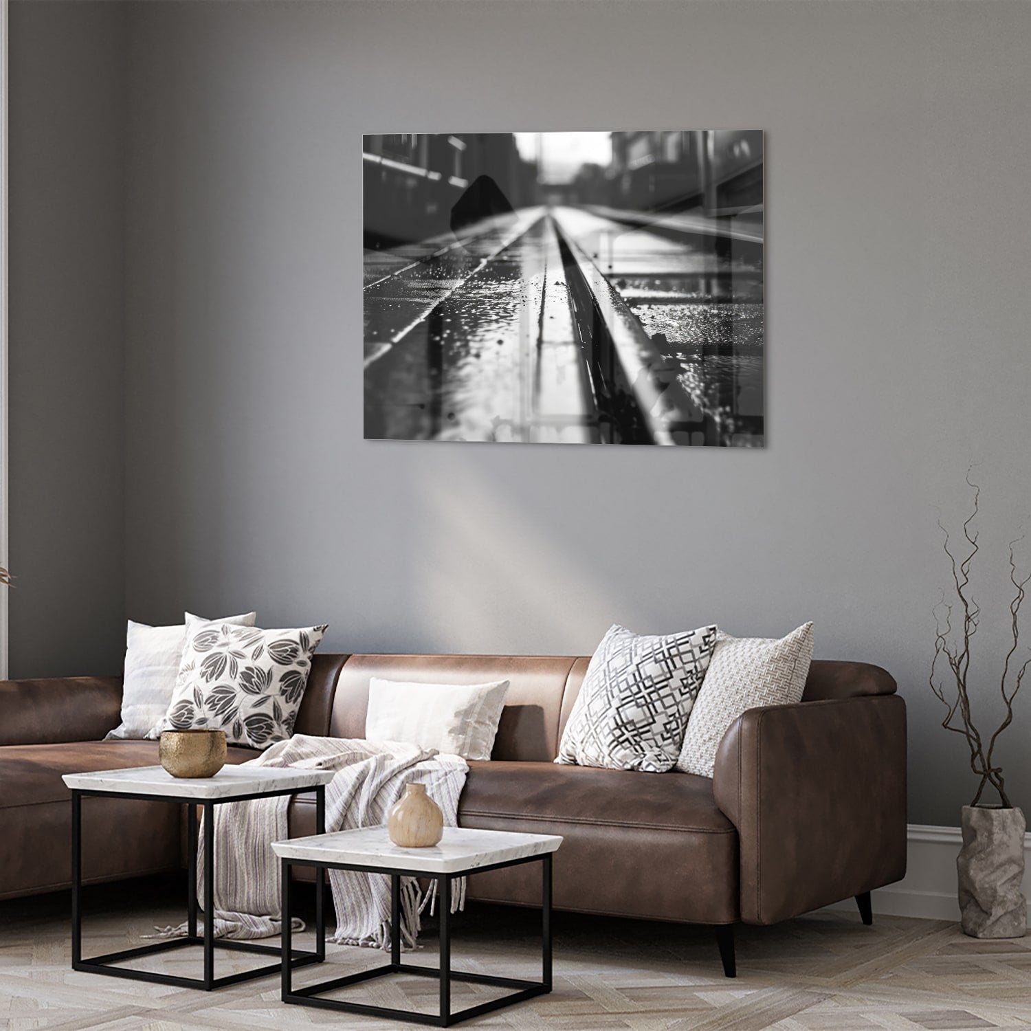 Schwarz-Weiß-Glasbild mit nassen Straßen