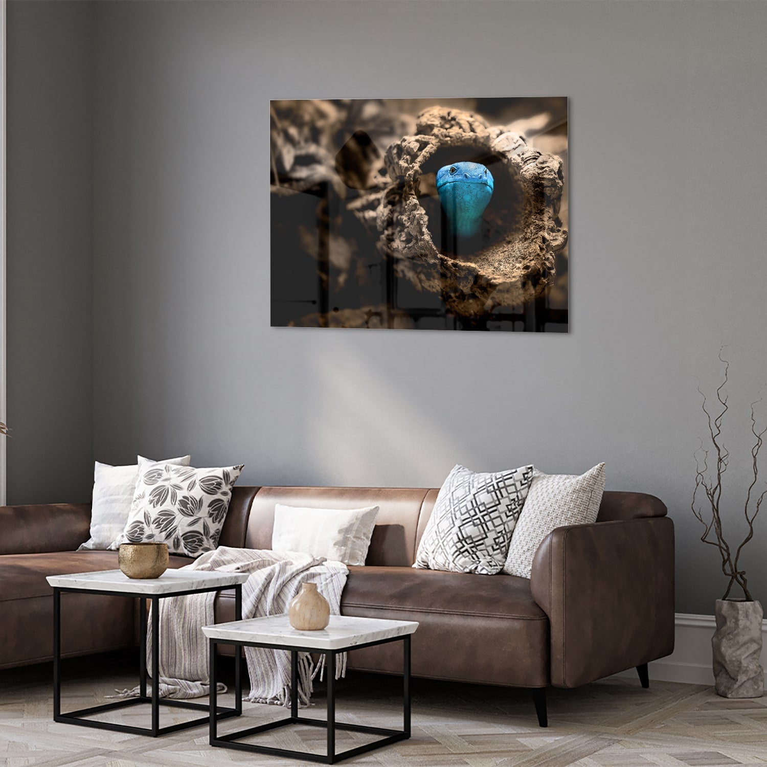 Glasbild mit einer blauen Perle in einem Nest