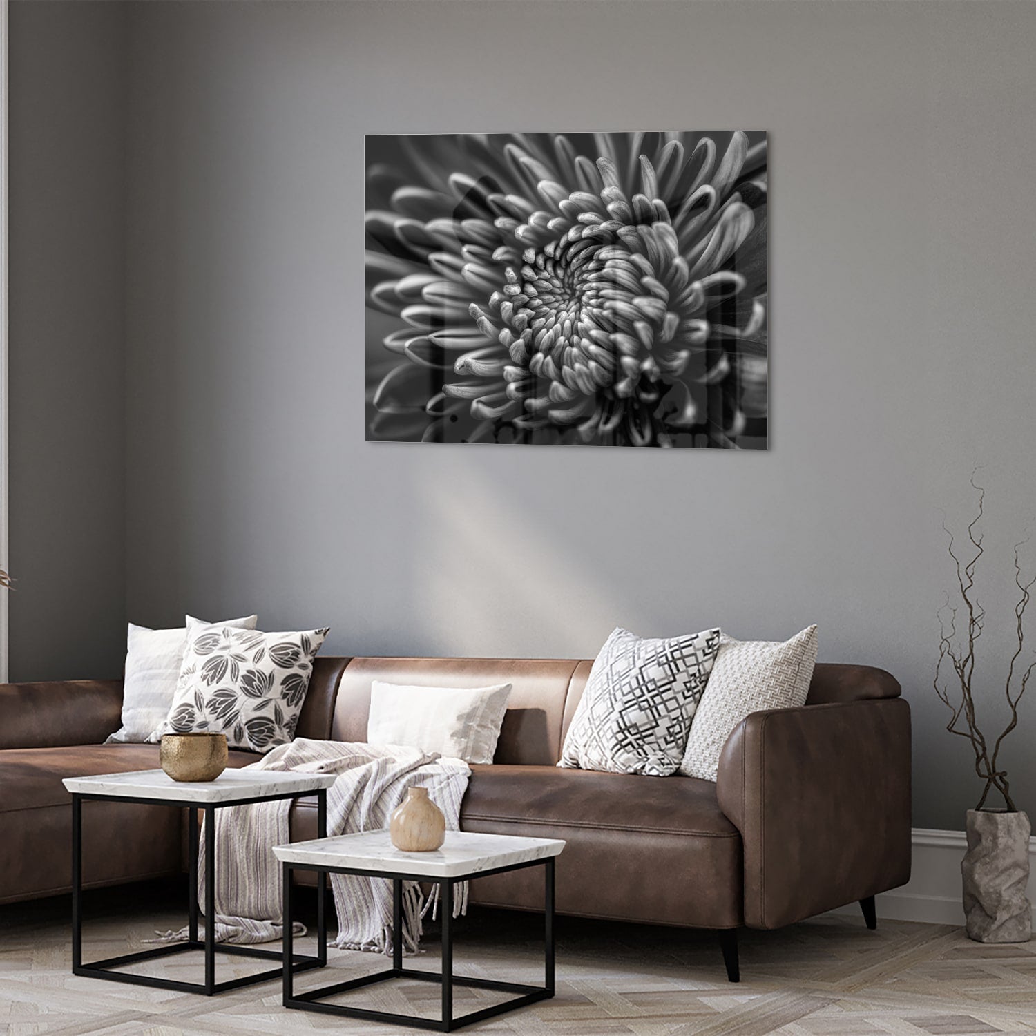 Schwarz-Weiß-Glasbild mit geschwungener Blume