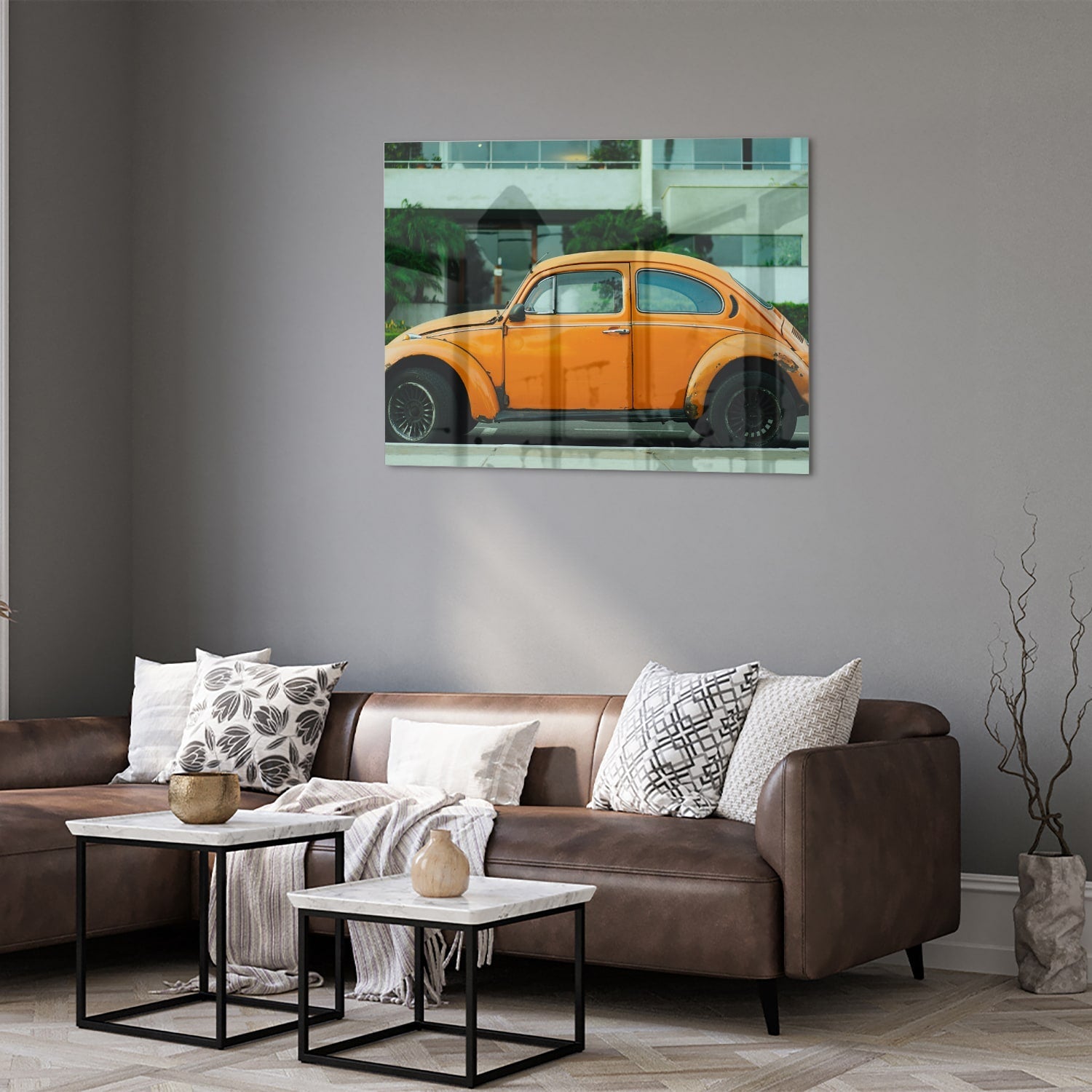 Fröhliches Glasbild mit orangefarbenem Käfer
