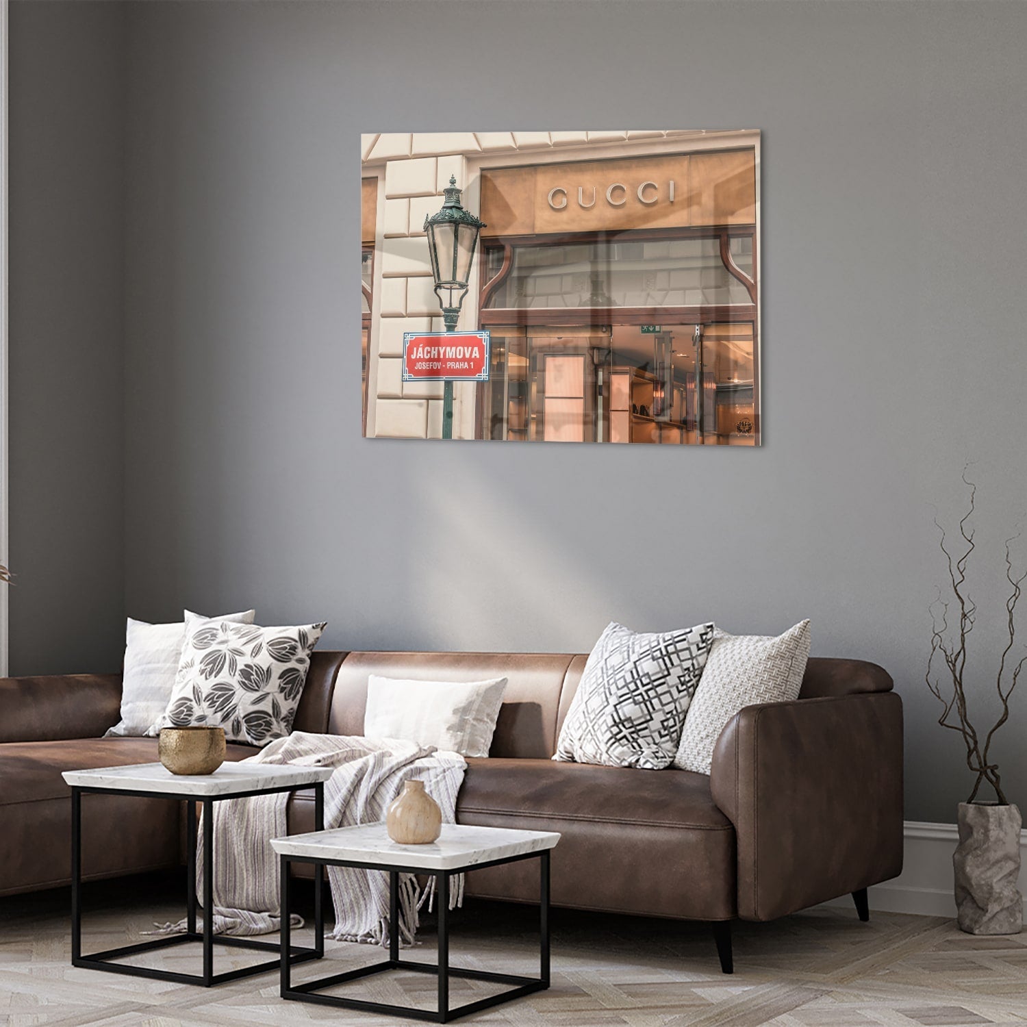 Stilvolles Glasbild mit Gucci-Schaufenster