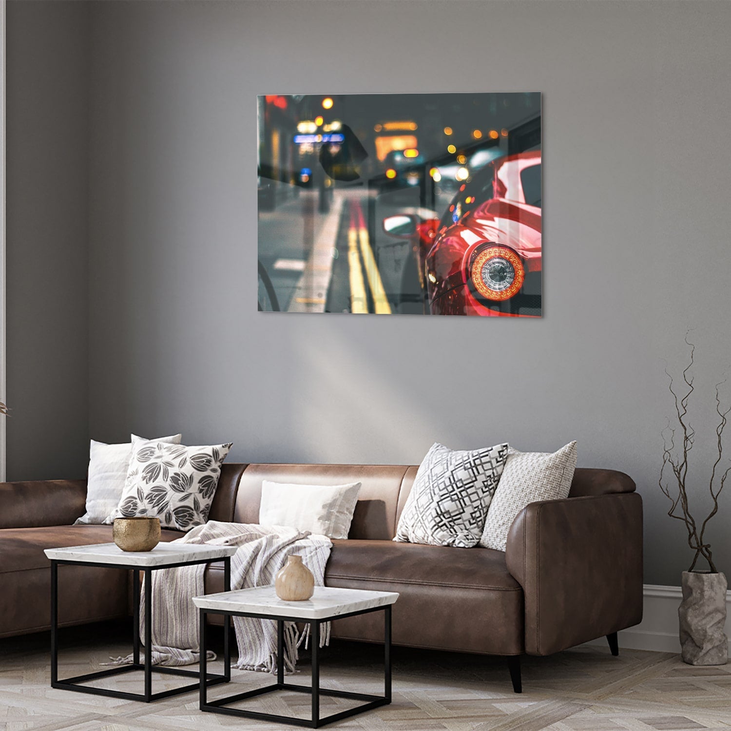 Stilvolles Glasbild mit einem roten Auto in der Stadt