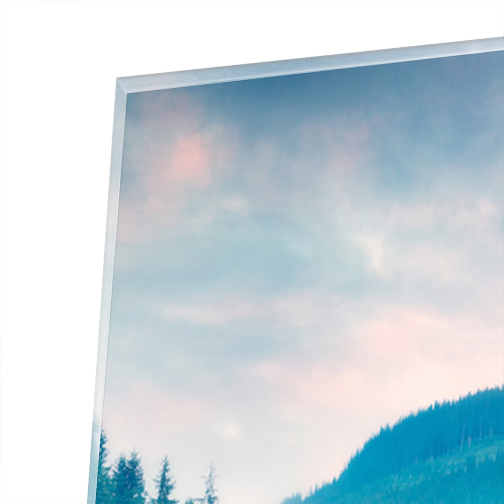Stimmungsvolles Glasbild mit einer Berglandschaft