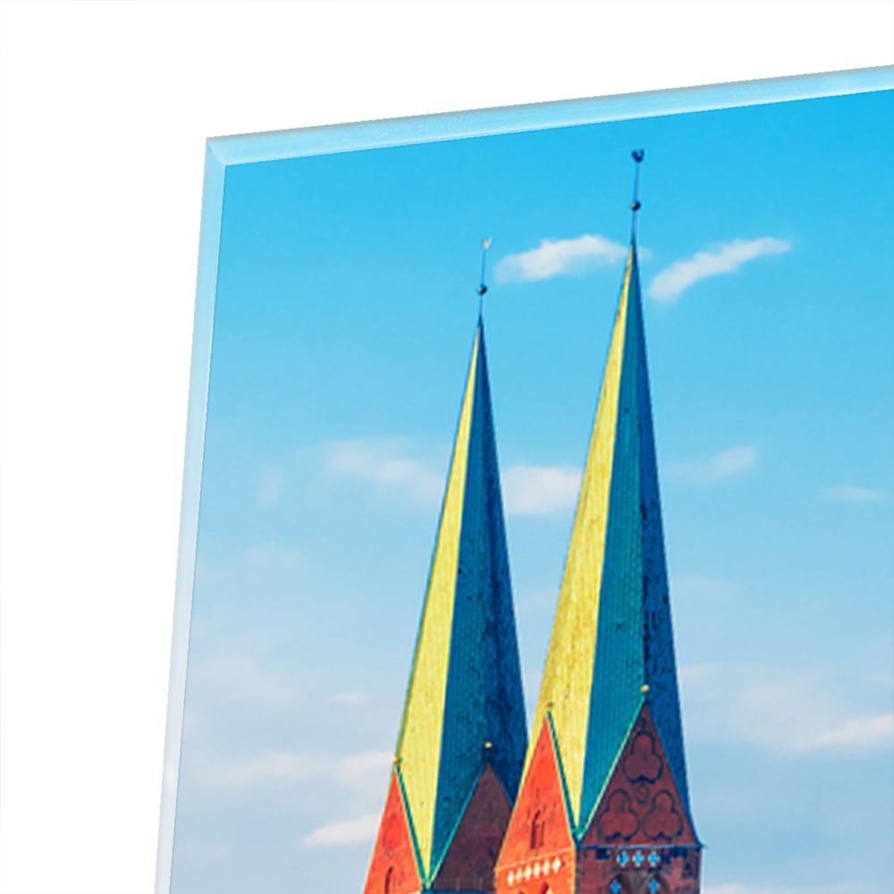Farbenfrohes Glasbild mit einer Stadtlandschaft