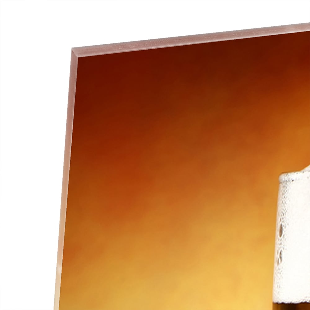 Stilvolles Glasbild mit Bier und Gerste