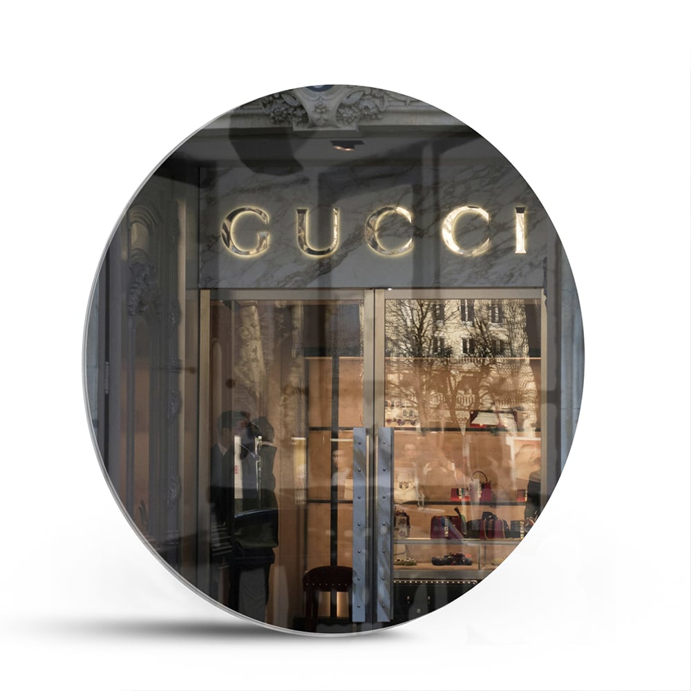 Stilvolles Glasbild mit Gucci-Schaufenster – Glasbild aus Sicherheitsglas, Größe 140x70