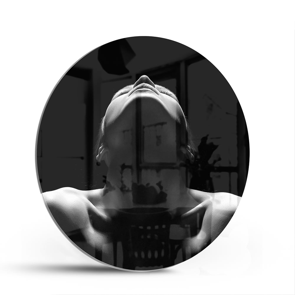 Schwarz-Weiß-Glasbild mit mystischen weiblichen Figuren – Glasbild aus Sicherheitsglas, Größe 140x70