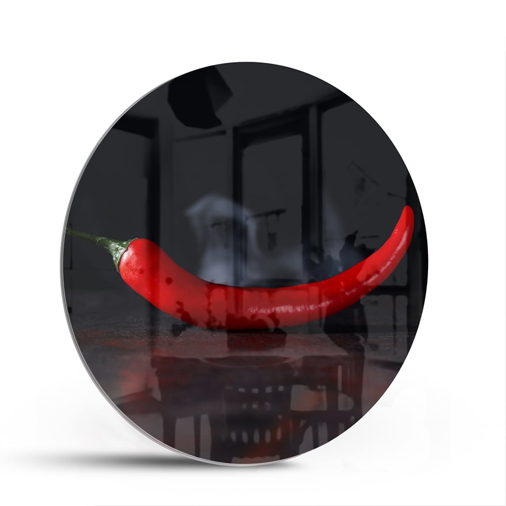 Glasbild – Tiefrote Paprika auf schwarzem Hintergrund – Glasbild aus Sicherheitsglas, Größe 140x70
