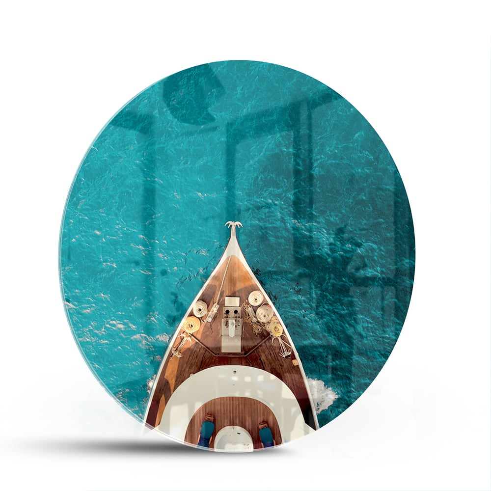 Glasbild mit ruhigem Boot auf klarblauem See – Glasbild aus Sicherheitsglas, Größe 140x70