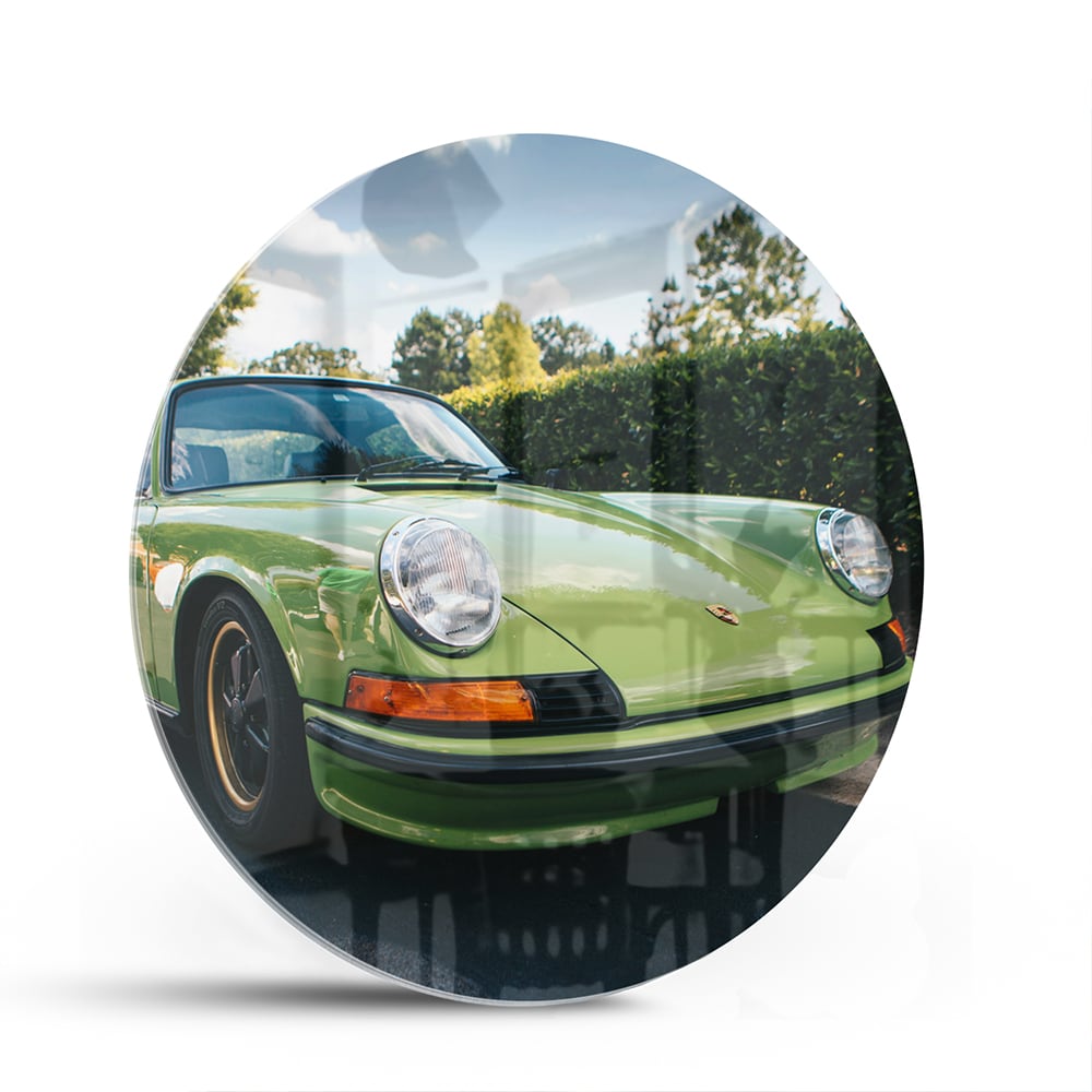 Glasbild mit einzigartigem grünen Porsche für moderne Innenräume – Glasbild aus Sicherheitsglas, Größe 140x70