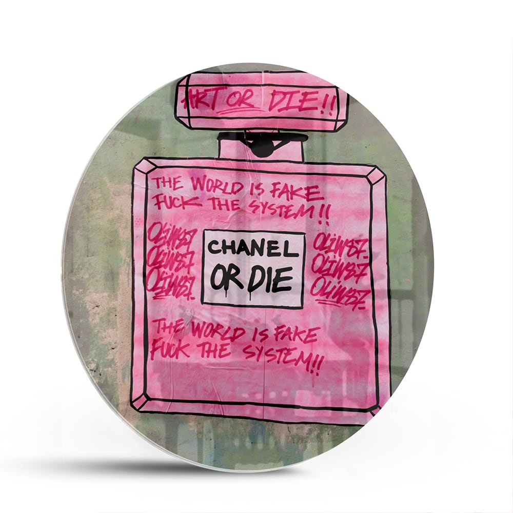 Stilvolles Glasbild: 'Chanel or Die' – Glasbild aus Sicherheitsglas, Größe 140x70