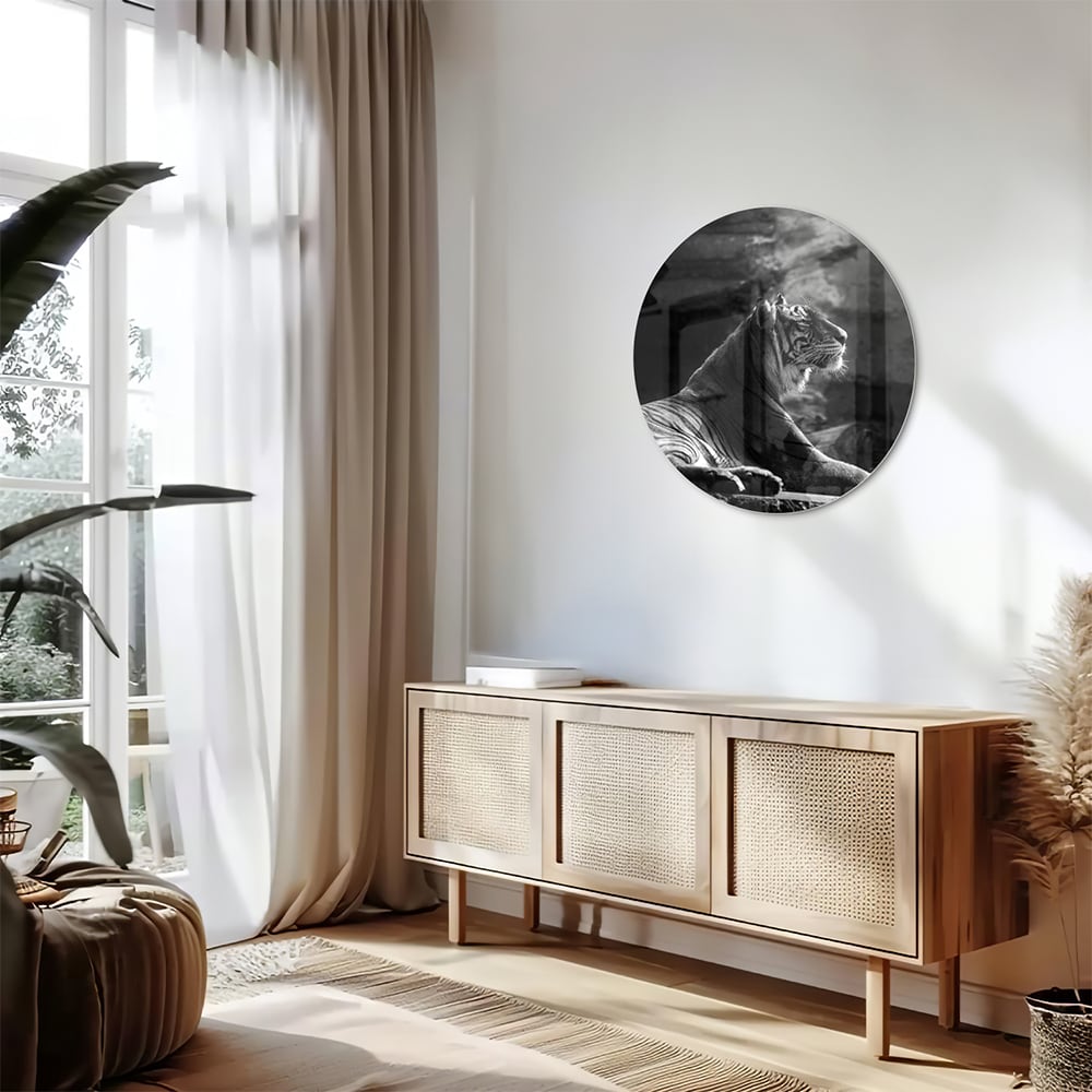 Schwarz-Weiß-Glasbild mit einem majestätischen Tiger