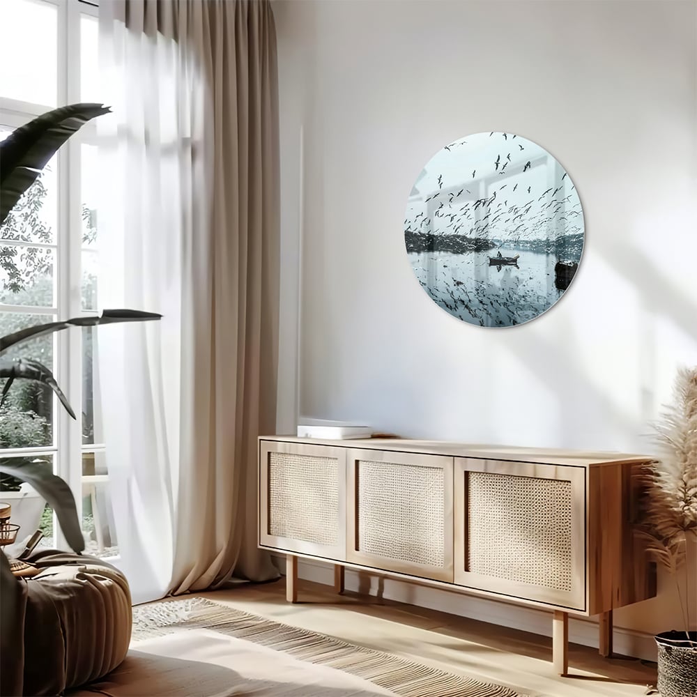 Glasbild mit Vögeln über einer ruhigen Wasserreflexion