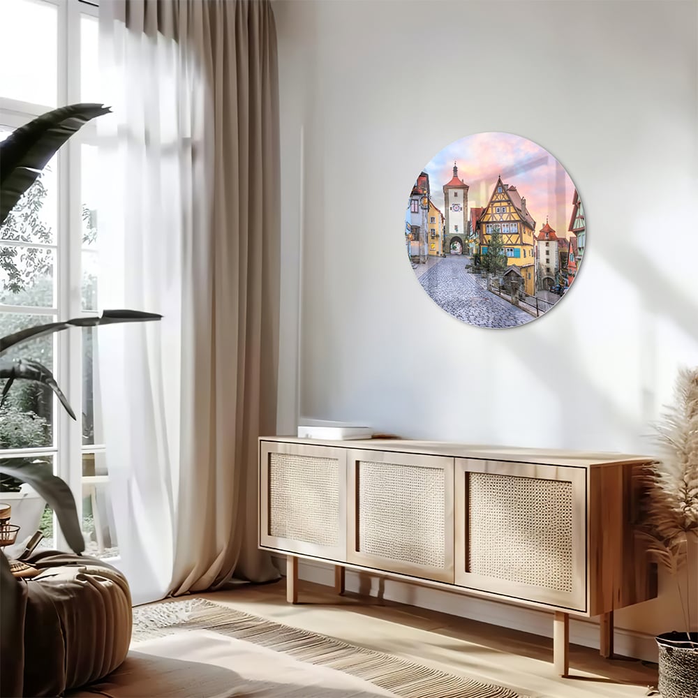 Glasbild mit malerischer Straße und historischen Gebäuden