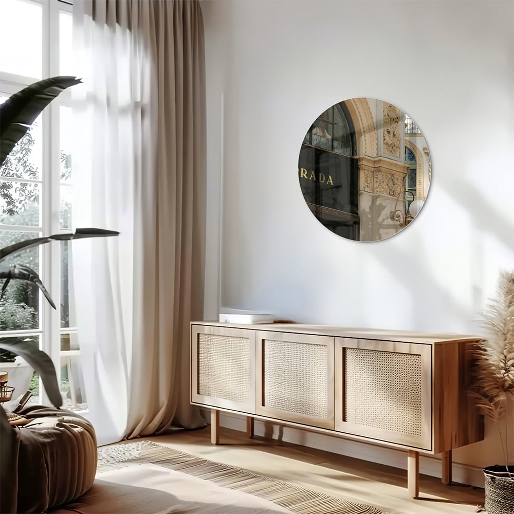 Elegantes Glasbild mit Luxus-Boutique