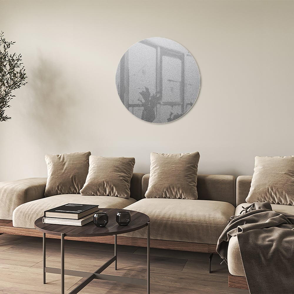Minimalistisches Glasbild mit dezenten Reflexionen