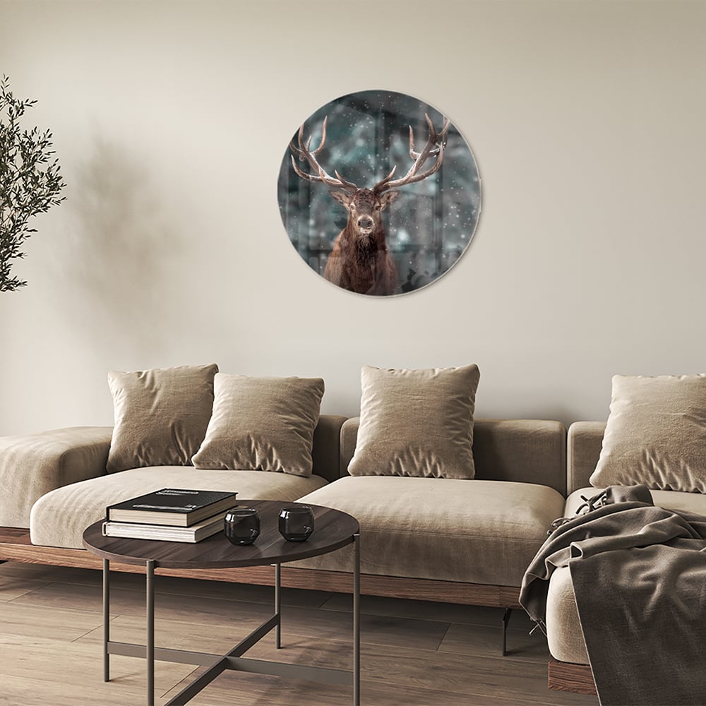 Glasbild mit majestätischem Hirsch in winterlicher Umgebung