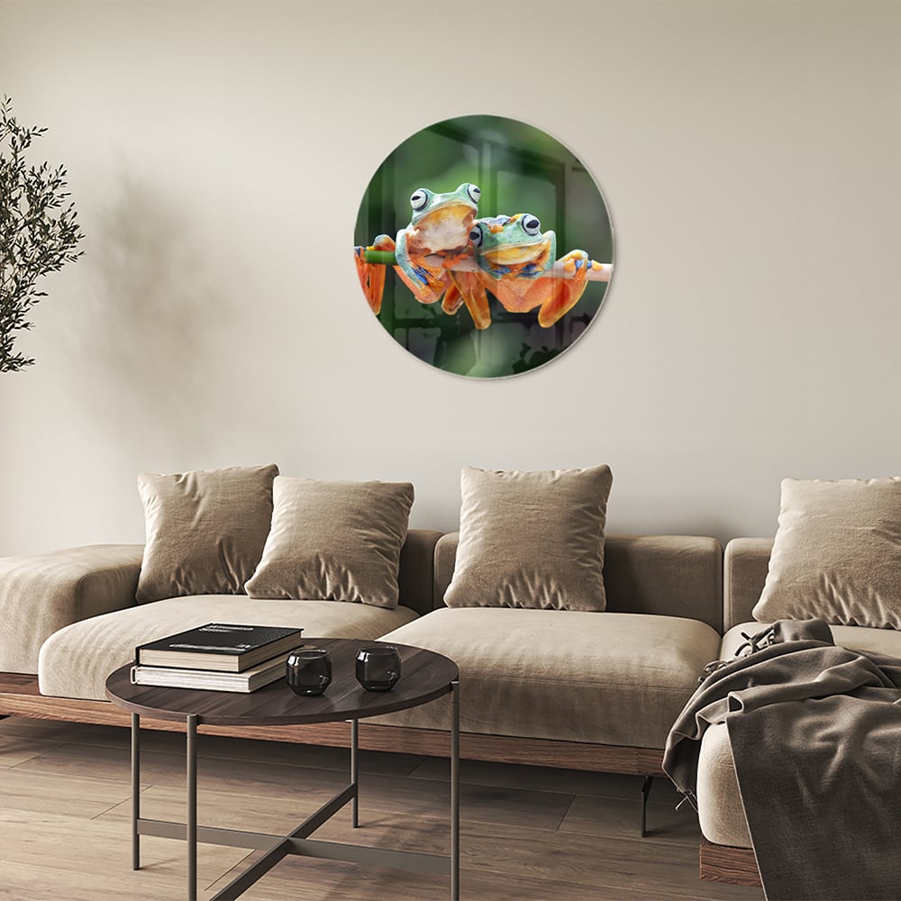Fröhliches Glasbild mit Frosch auf einem Ast