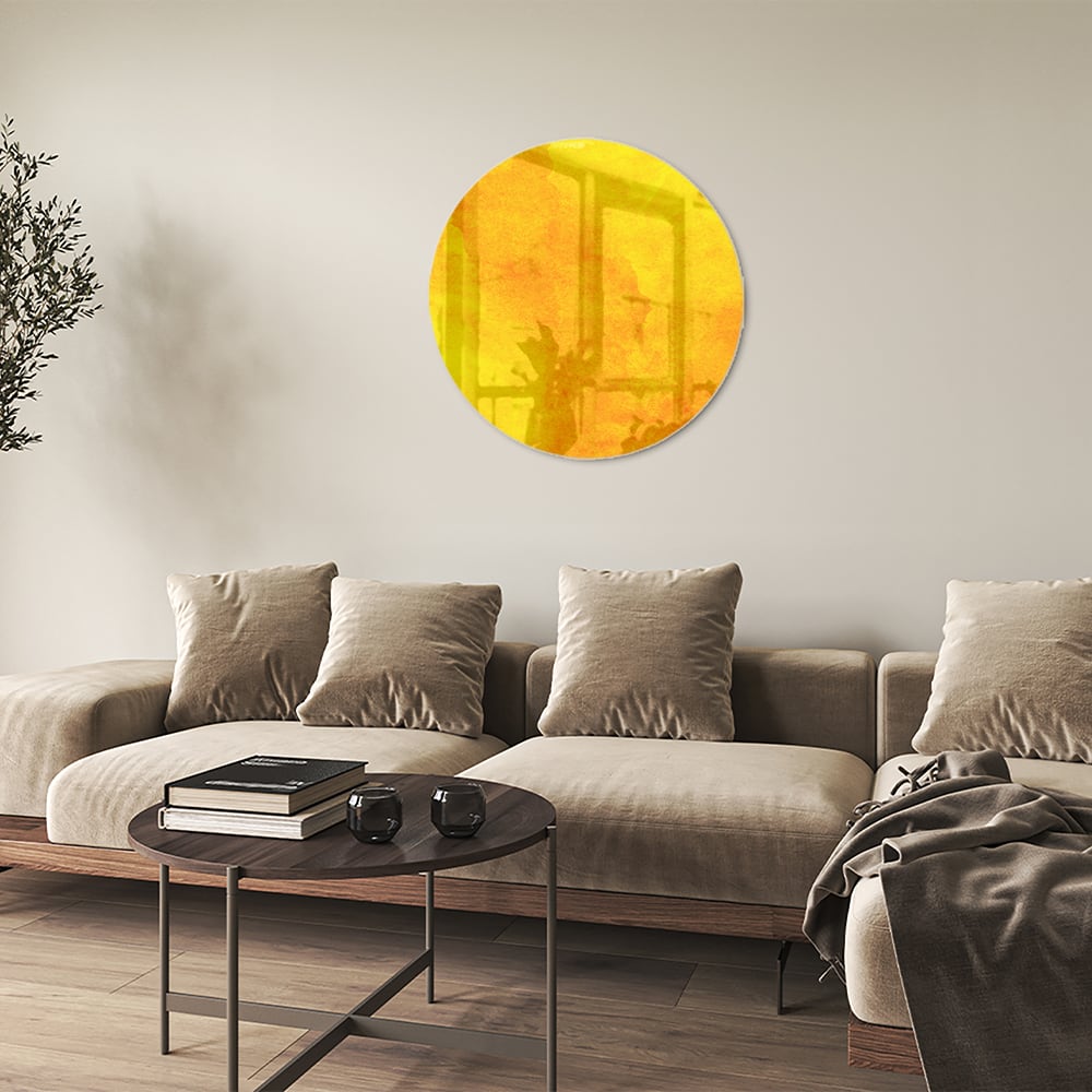 Leuchtend gelbes Glasbild für ein geradliniges Interieur