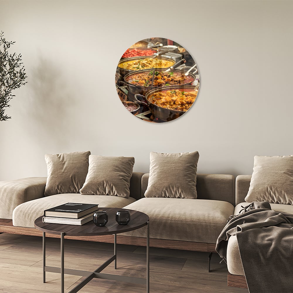 Farbenfrohes Glasbild mit indischem Essen