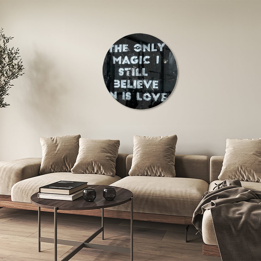 Glasbild mit Schriftzug „Believe in Love“