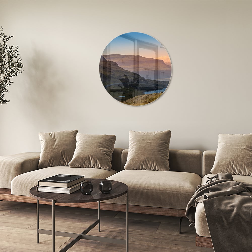 Atemberaubendes Glasbild mit Bergen und Fluss