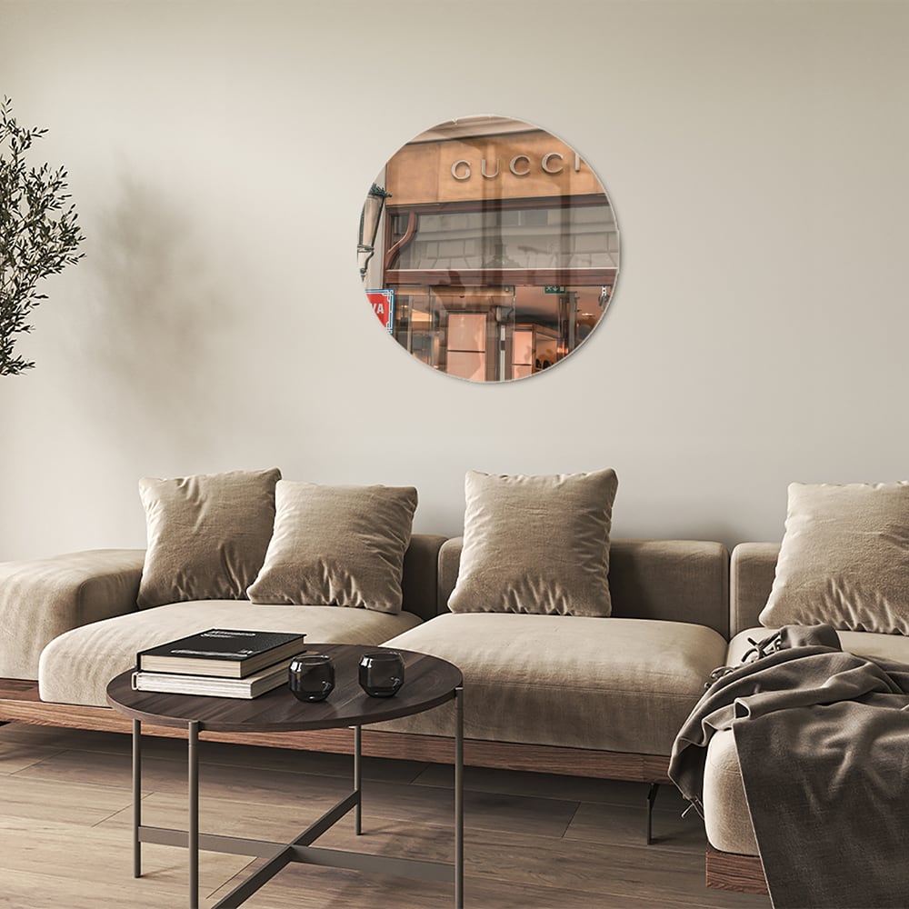 Stilvolles Glasbild mit Gucci-Schaufenster