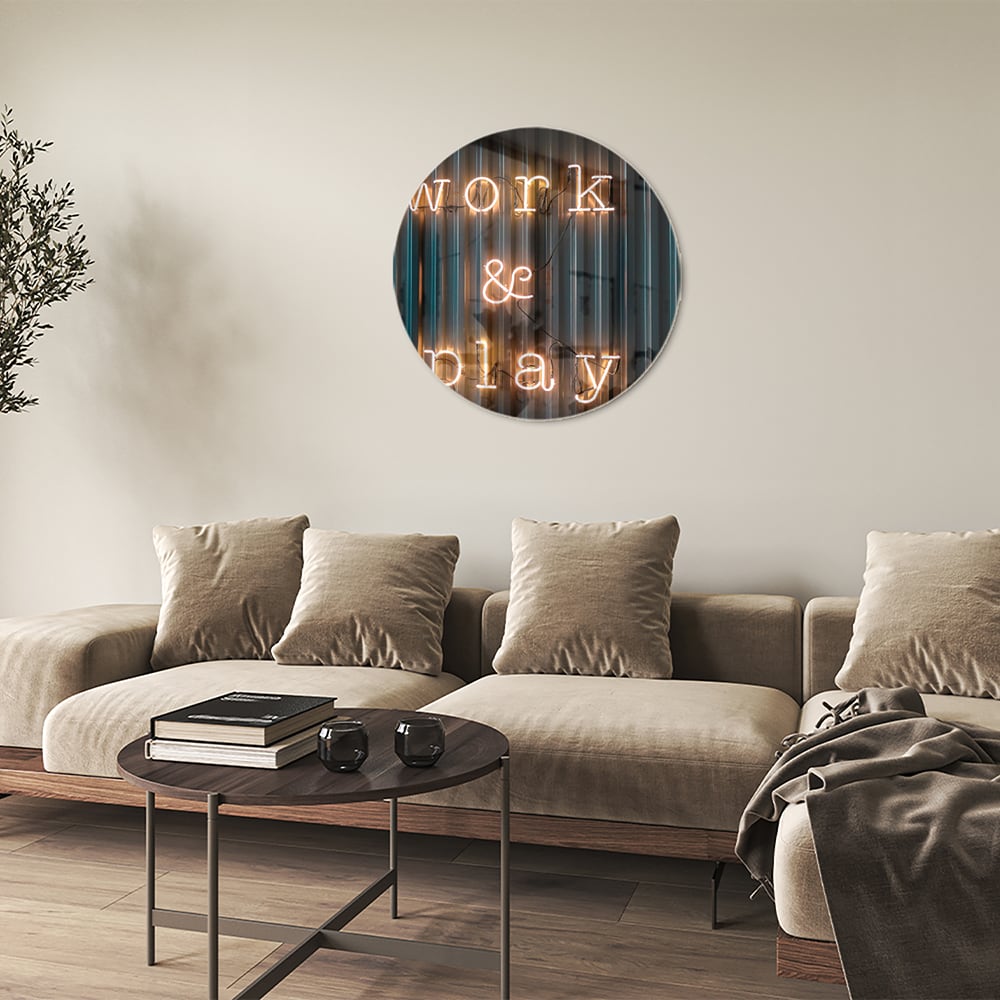 Glasbild mit 'Work & Play' Beleuchtung