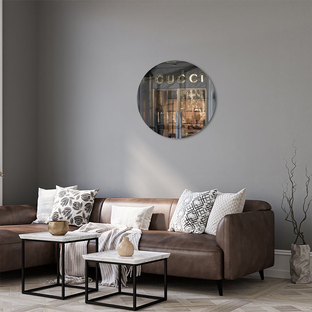 Stilvolles Glasbild mit Gucci-Schaufenster