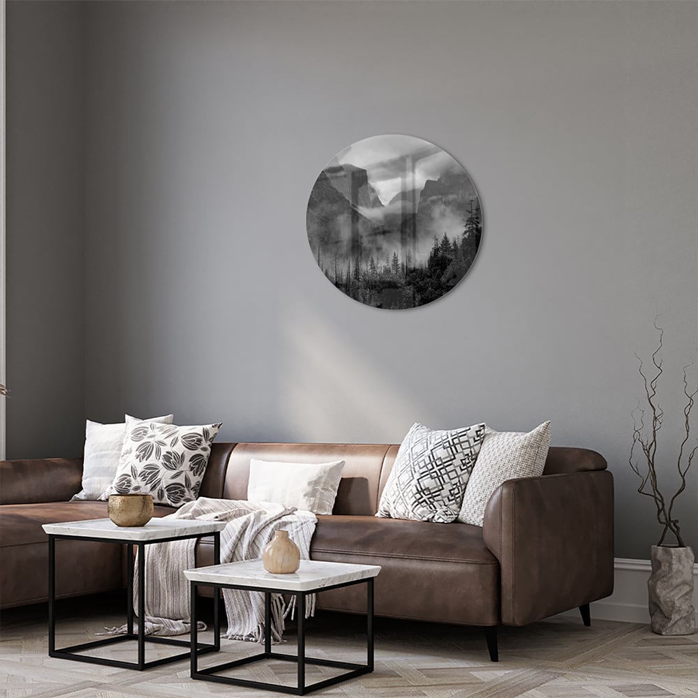 Schwarz-Weiß-Glasbild mit Berglandschaft
