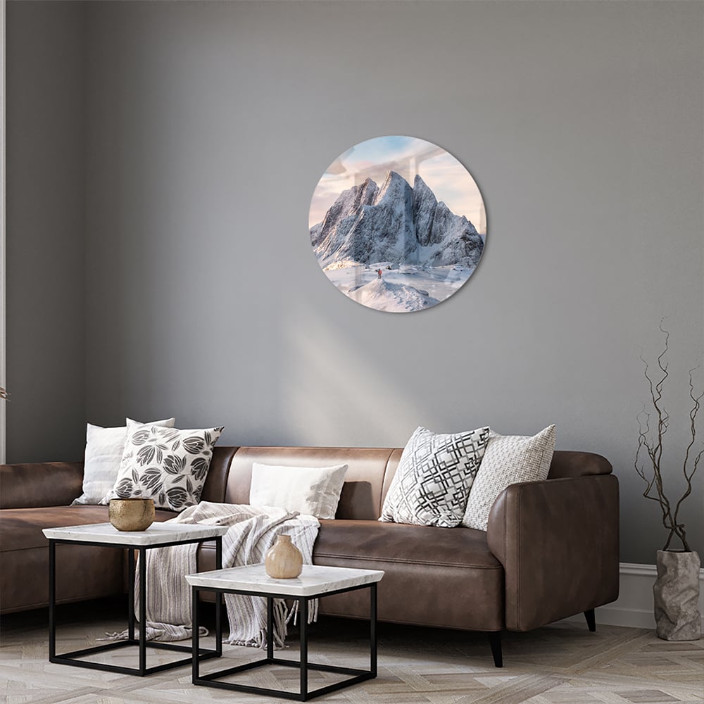 Atemberaubendes Glasbild mit verschneiten Bergen