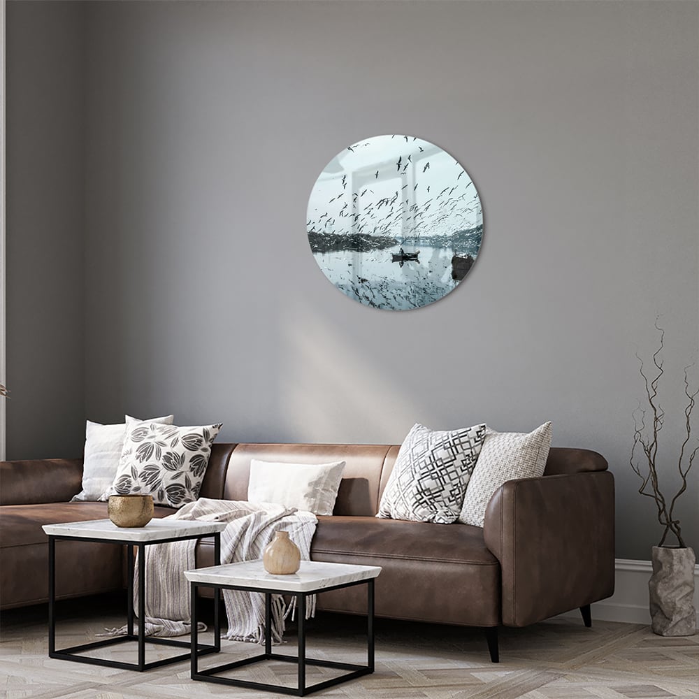 Glasbild mit Vögeln über einer ruhigen Wasserreflexion