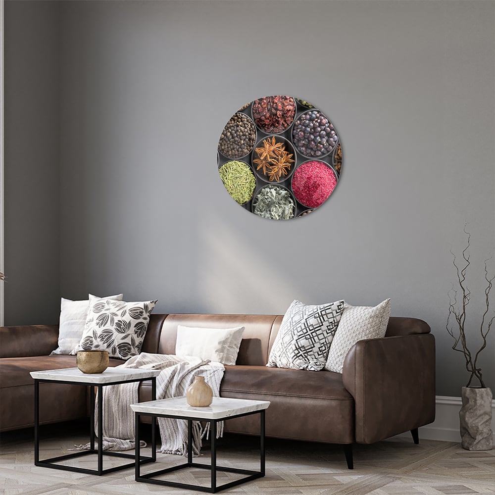 Farbenfrohes Glasbild mit Gewürzen und Kräutern