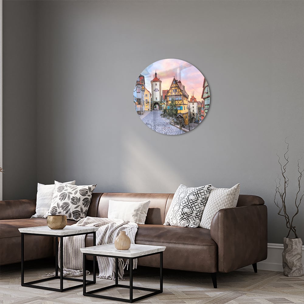 Glasbild mit malerischer Straße und historischen Gebäuden