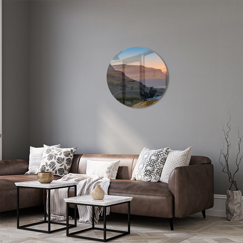 Atemberaubendes Glasbild mit Bergen und Fluss